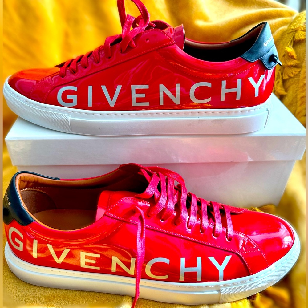 GIVENCHY MEN SNEAKERS (Authentic)